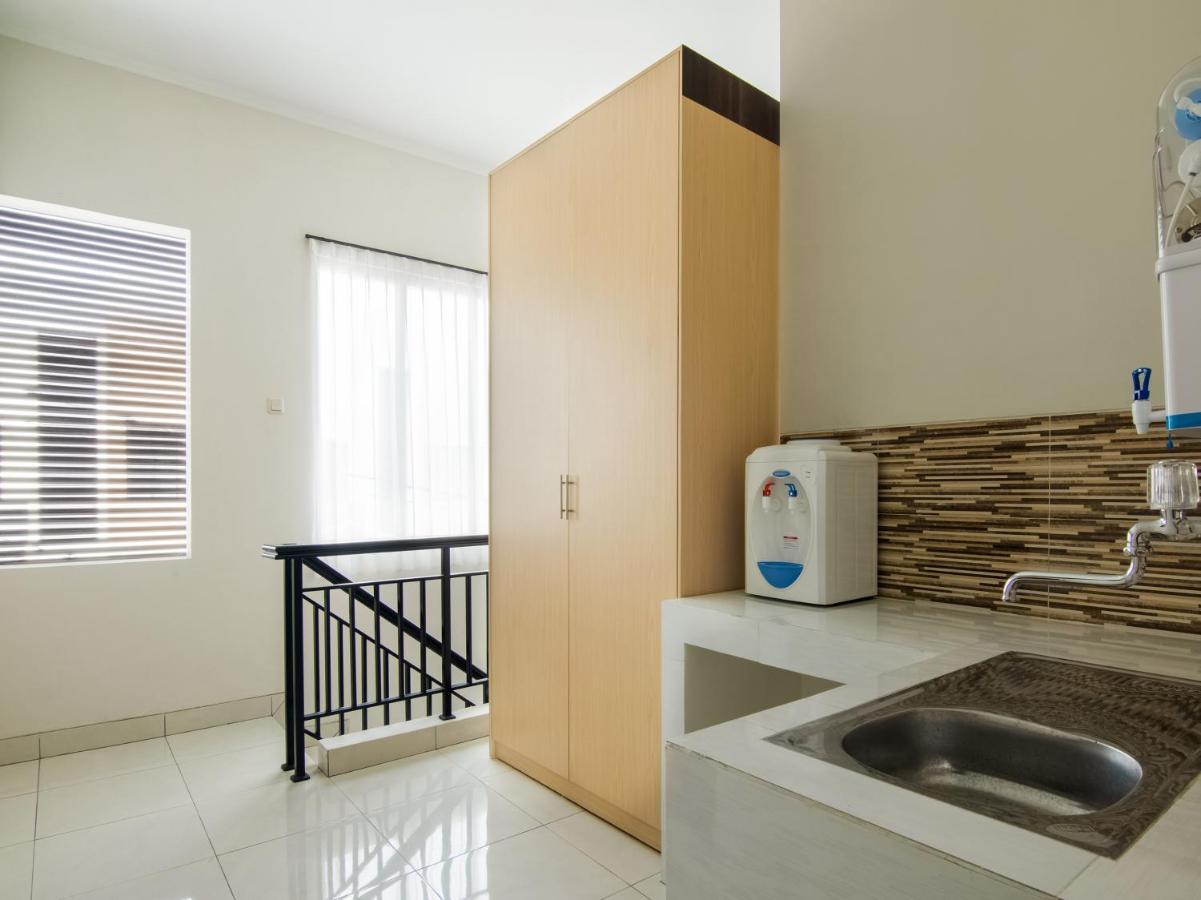 Oyo 3824 Columbus Residence J1 Telukjambe Екстер'єр фото
