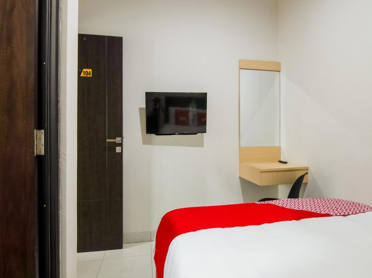 Oyo 3824 Columbus Residence J1 Telukjambe Екстер'єр фото