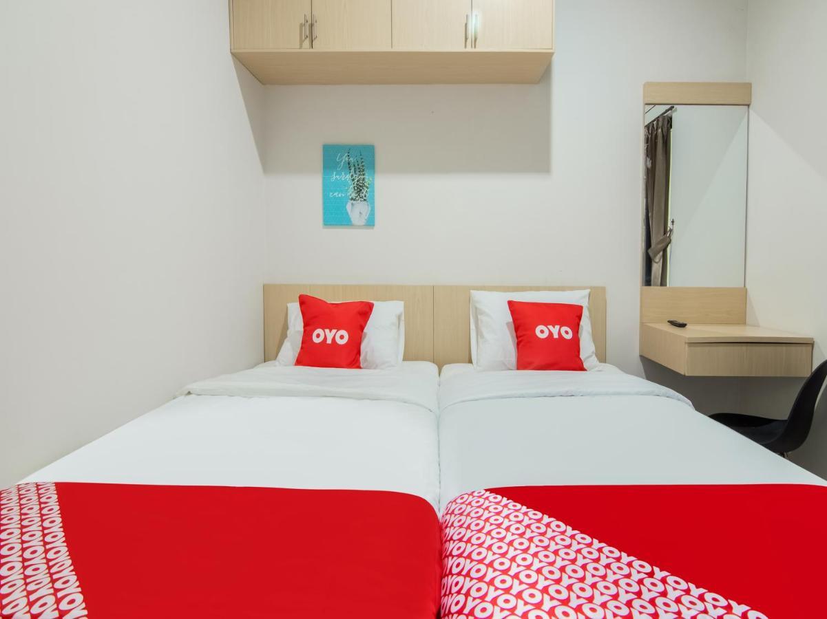 Oyo 3824 Columbus Residence J1 Telukjambe Екстер'єр фото