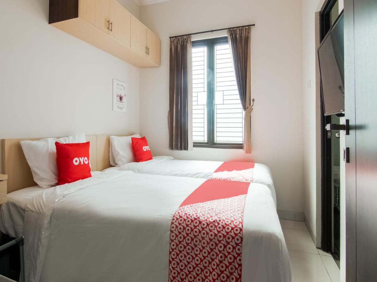 Oyo 3824 Columbus Residence J1 Telukjambe Екстер'єр фото