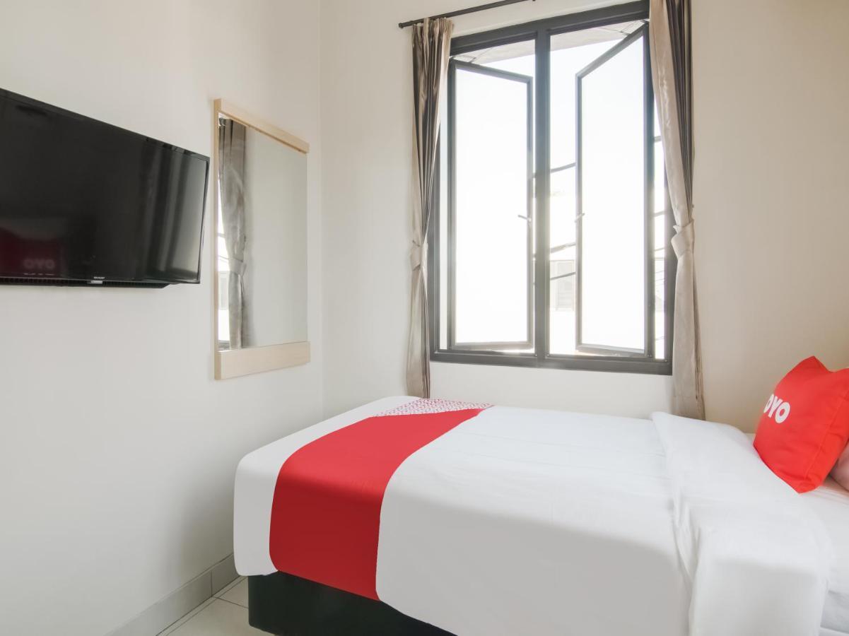 Oyo 3824 Columbus Residence J1 Telukjambe Екстер'єр фото